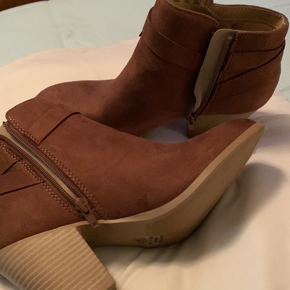 City Classified brand boots - Picture 2 of 3